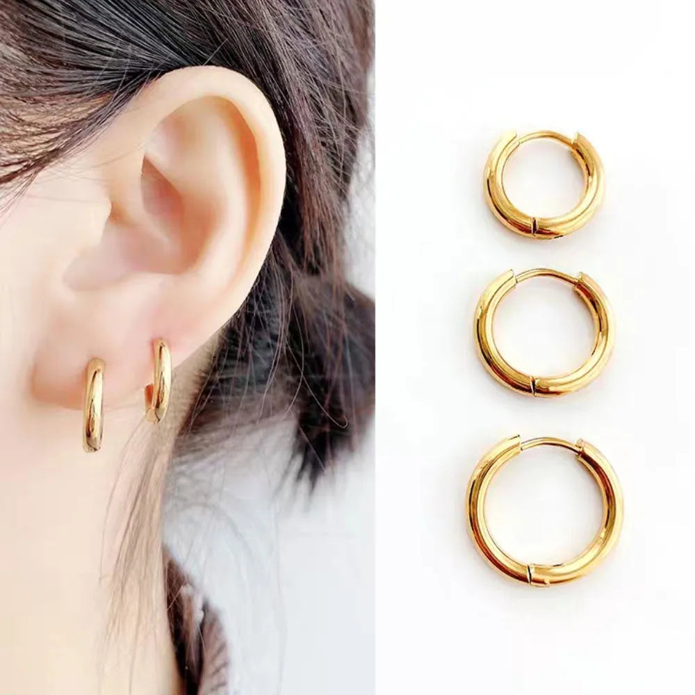 Titanium steel earrings in gold colour with 10mm diameter, individually packed