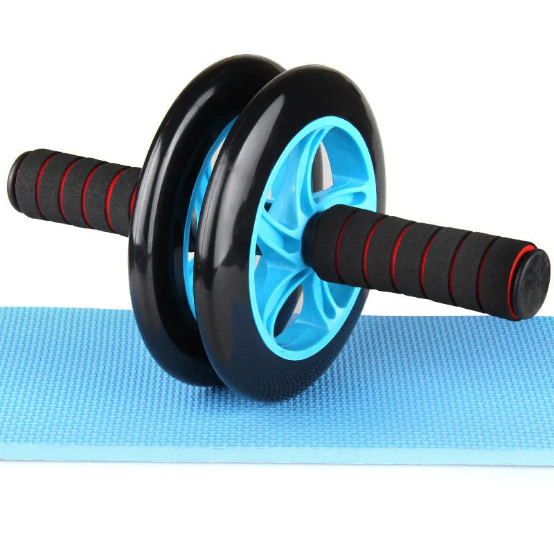 Silent abdominal wheel with kneeling pad, black colour, 165mm diameter, on a gym mat