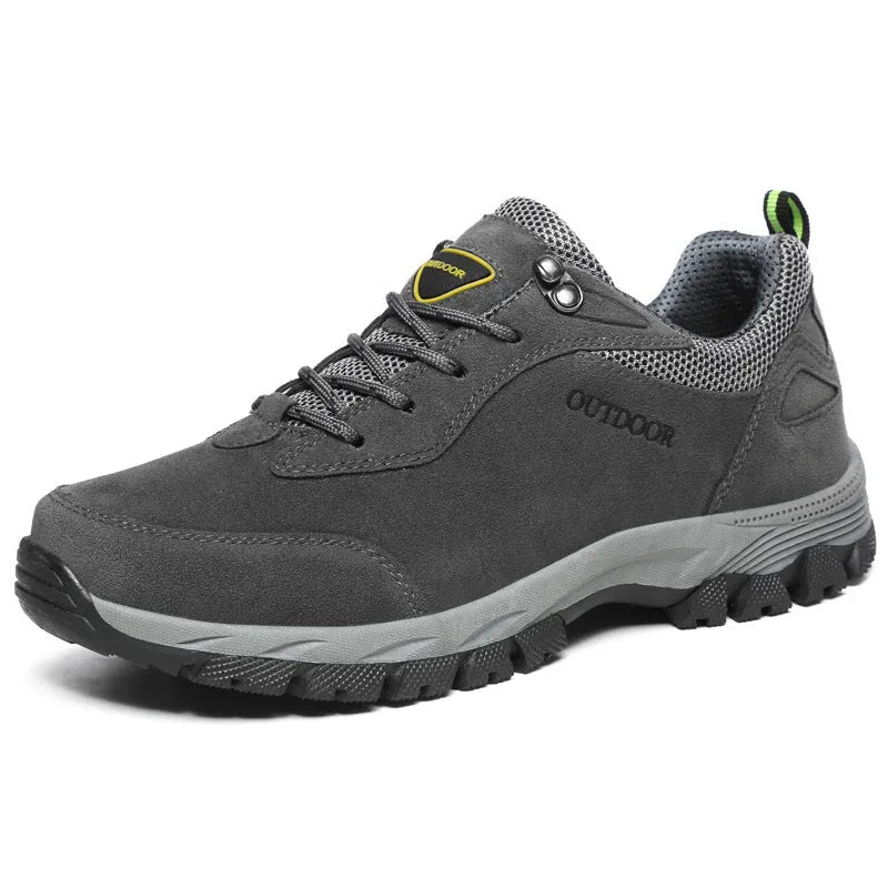 Men's low-top hiking shoes in army green with mesh inner construction and viscose rubber sole