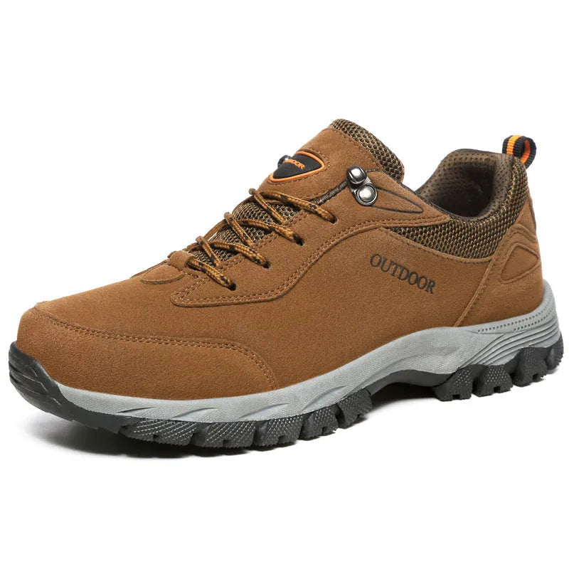 Men's low-top hiking shoes in army green with mesh inner construction and viscose rubber sole