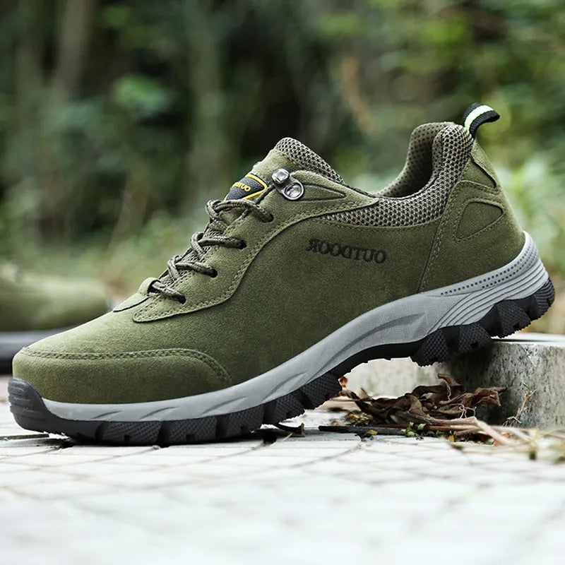 Men's low-top hiking shoes in army green with mesh inner construction and viscose rubber sole