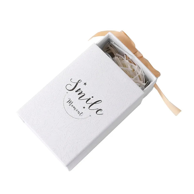 Small gift box with matching handbag and raffia tie in four colour options