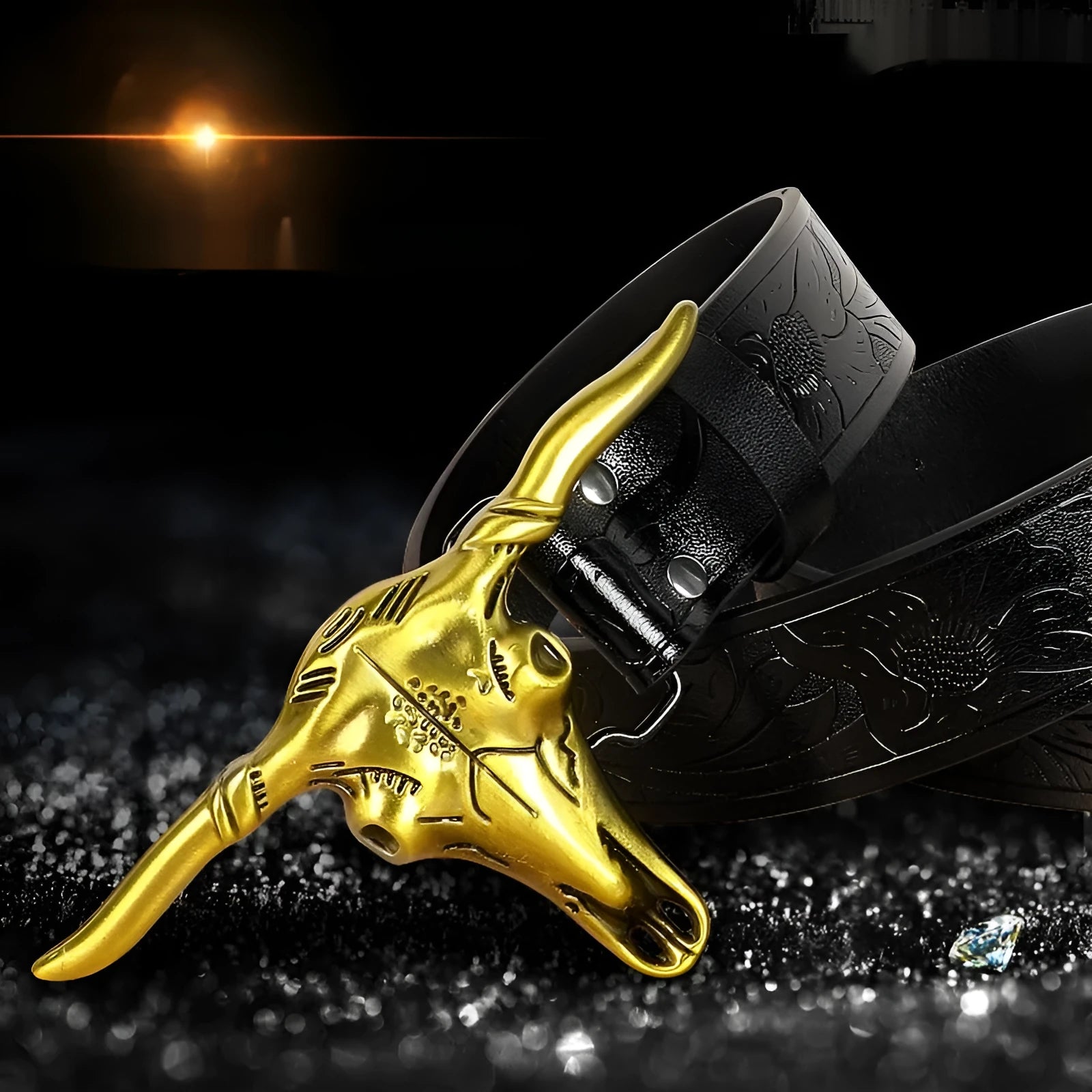 Men's cow head buckle belt with alloy fastening in black colour option