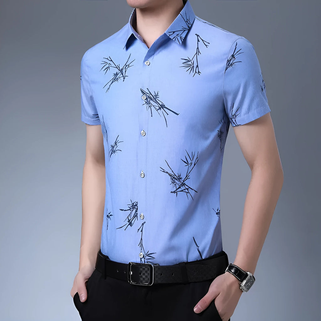 Men's printed slim fit short-sleeve shirt with pointed collar in blue – polyester blend no-iron fabric