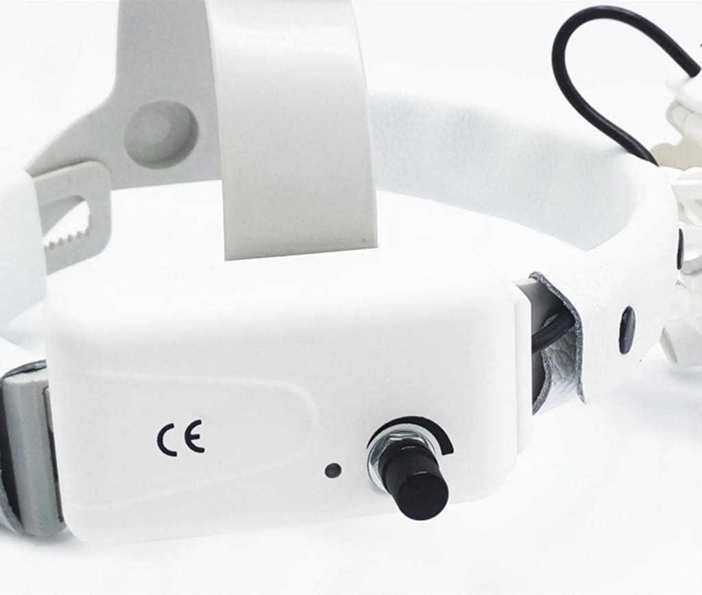 Head-mounted medical magnifying lens LED spotlight in white with adjustable magnification