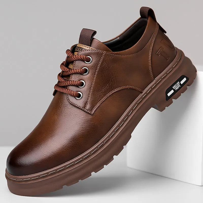 Men's retro casual shoes in black with round toe and visible stitching detail