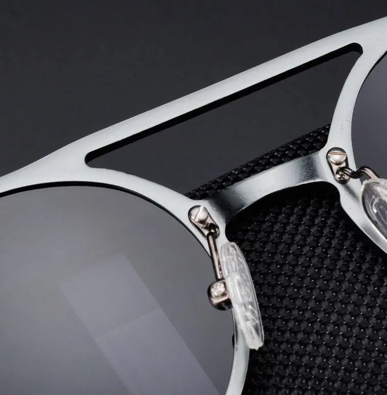 Men's polarised sunglasses with aluminium magnesium vintage round frame in black with grey lenses
