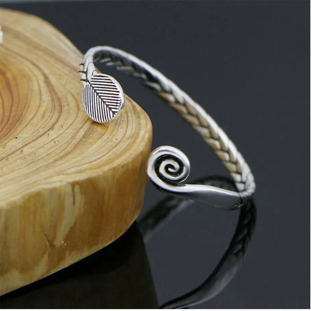 Women's Chinese retro style opening bracelet with fish design in silver colour