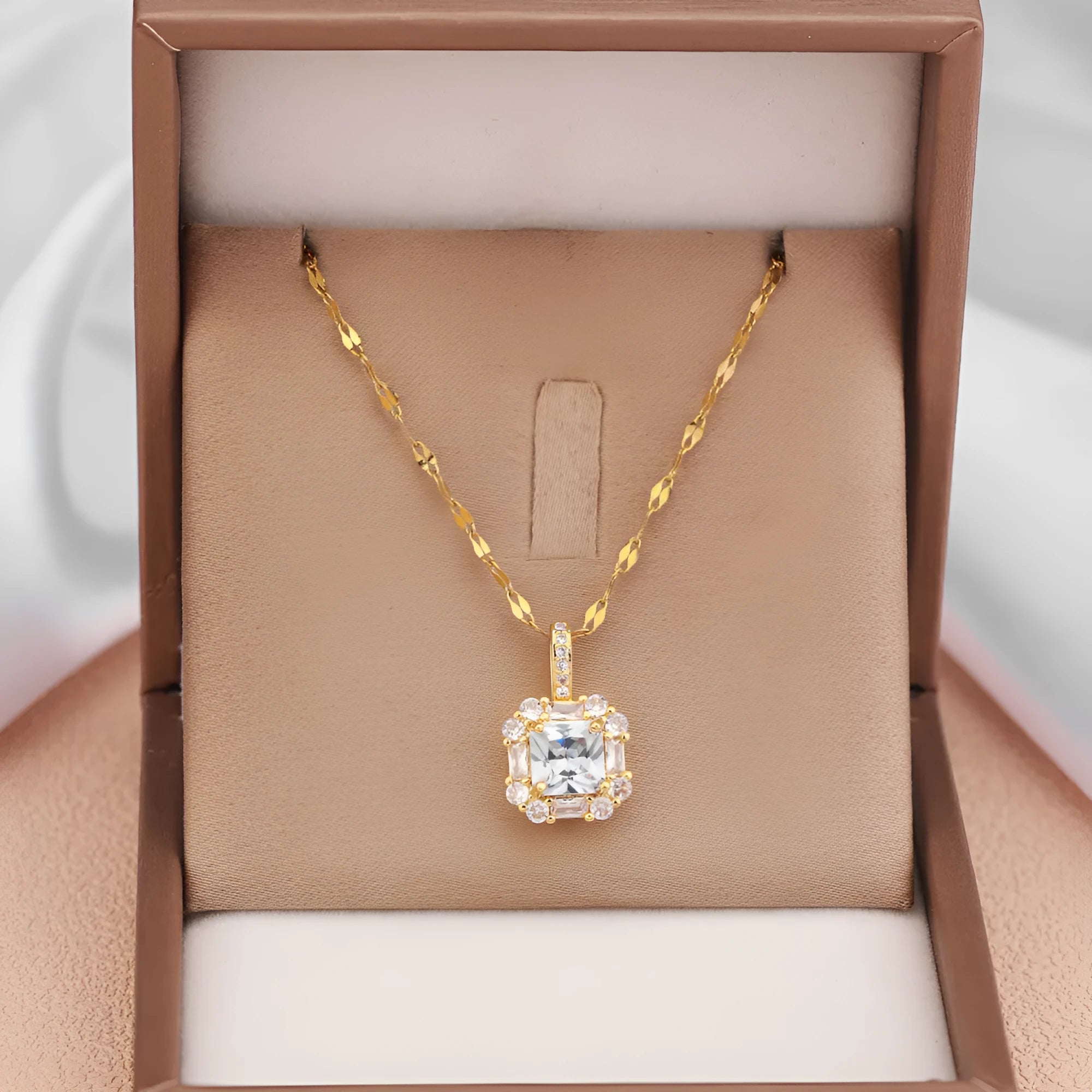 Women's gold geometric clavicle necklace with quadrilateral zircon pendant on water wave chain