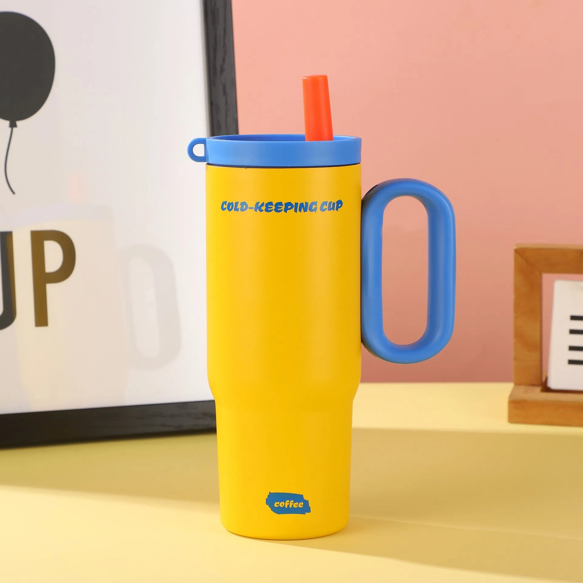 Large capacity straw cup with handle in choice of five colours for portable cold storage and heat preservation