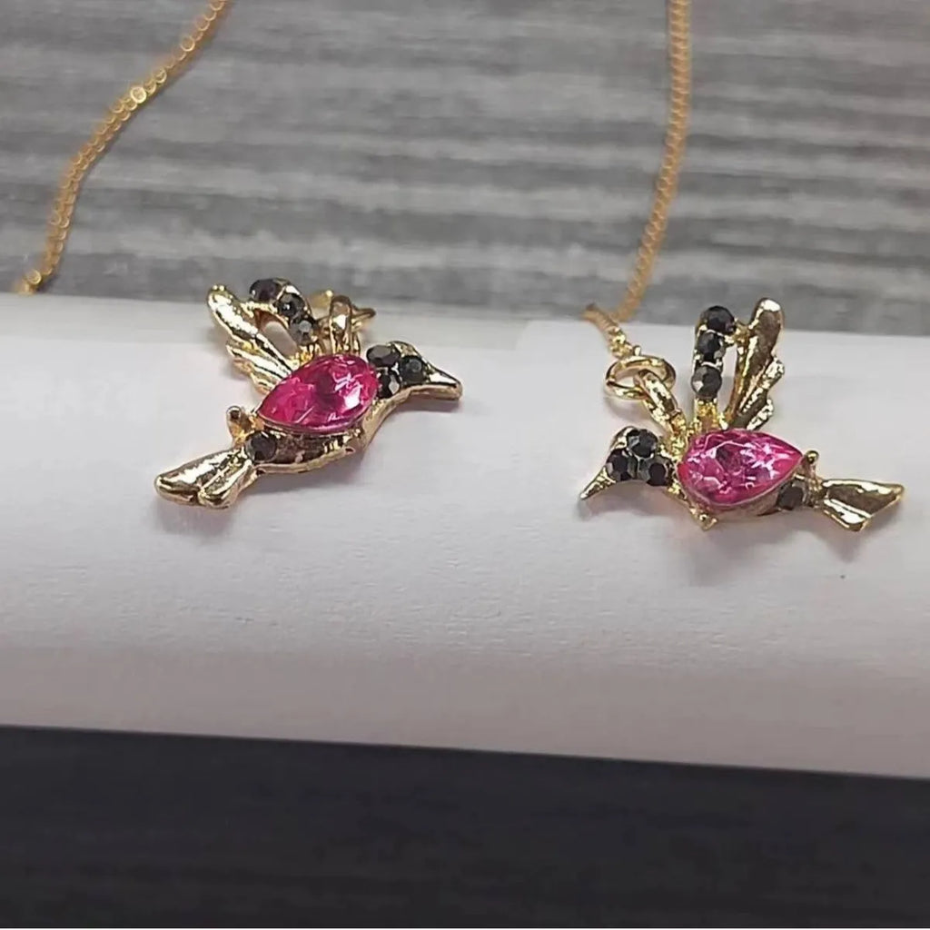 Long hanging bird earrings for women with alloy construction and mixed zirconium wings in red, blue, or red lvzuan.