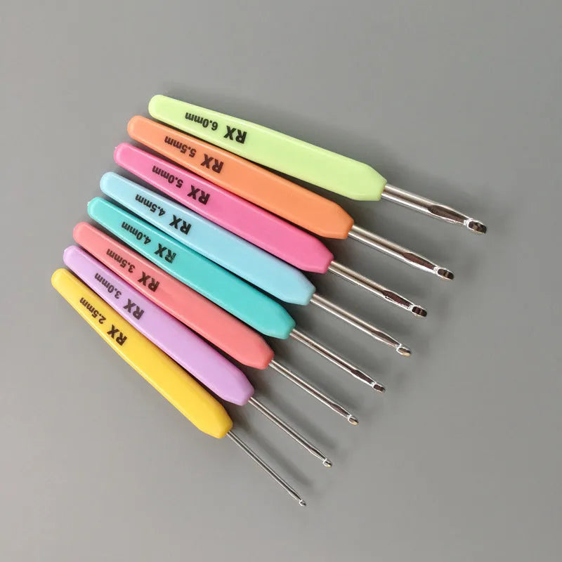 Complete set of 16 crochet hooks with soft and hard handles in a PU storage bag.