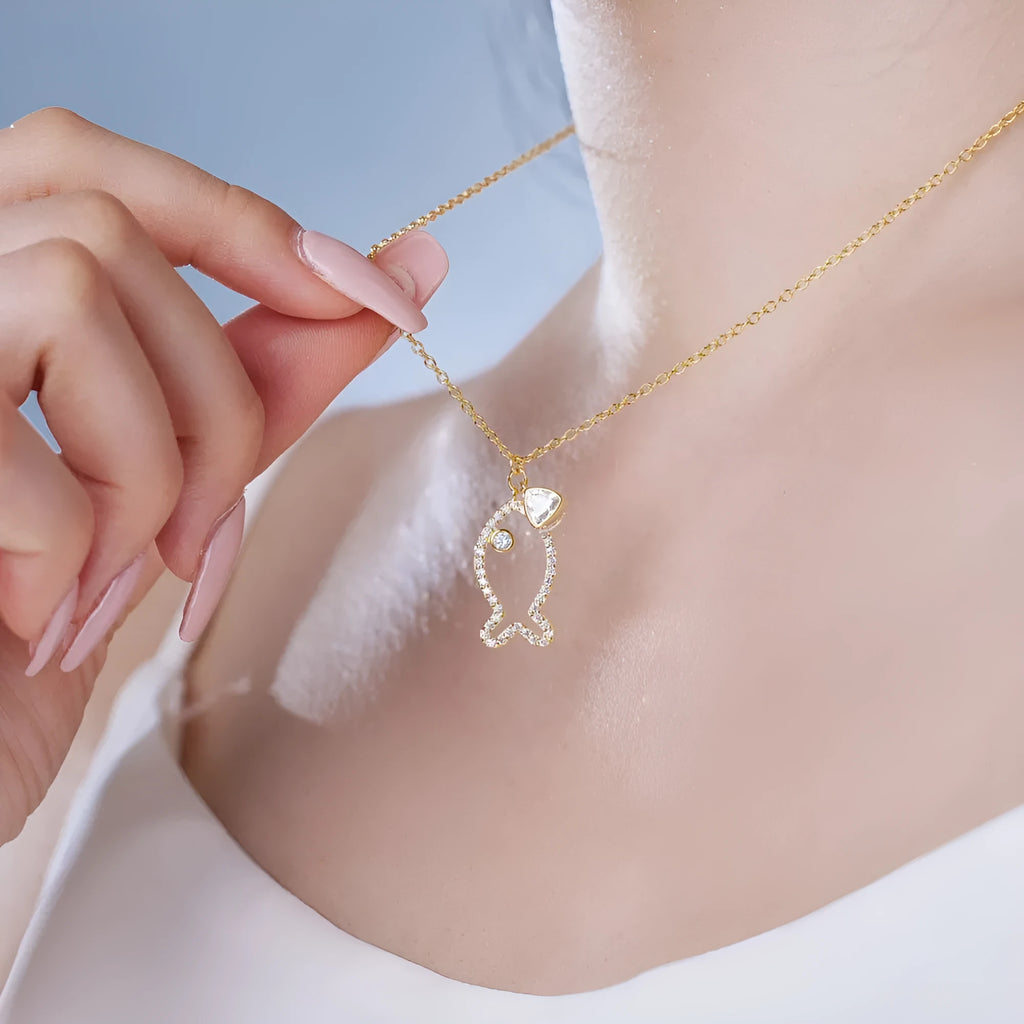 S925 sterling silver clavicle necklace with hollow fish pendant, zircon detail, and koi motif in gold or platinum.
