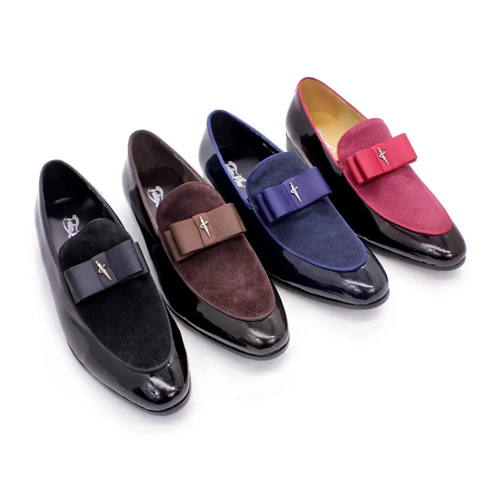Men's low-top leather shoes in patent black with a tassel detail and rubber sole.
