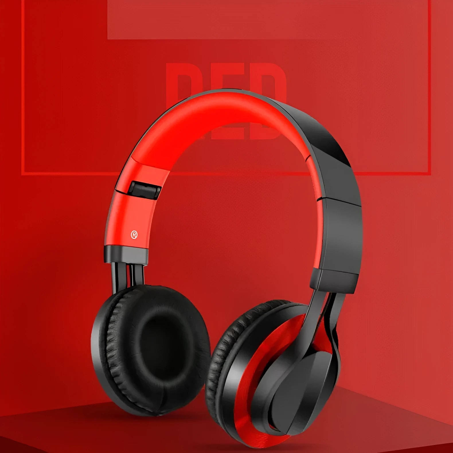 Black wired over-ear headphones with microphone, 40mm drivers, and a 1.5m cable with 3.5mm plug.