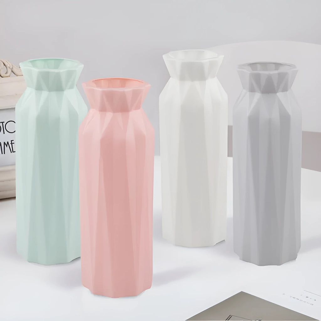 Drop-resistant melamine vase in green, grey, pink, or white with a 7.2cm base.