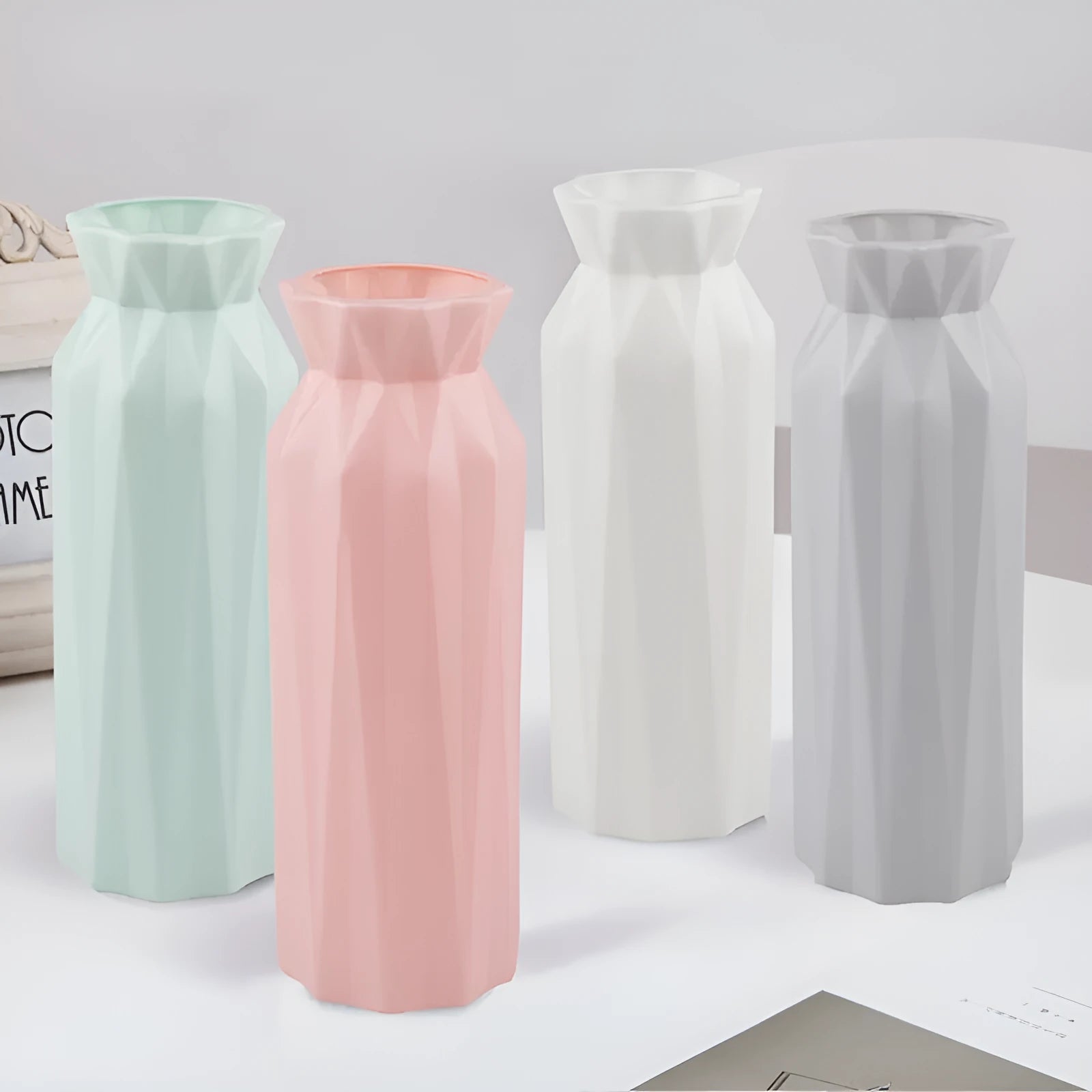 Drop-resistant melamine vase in green, grey, pink, or white with a 7.2cm base.