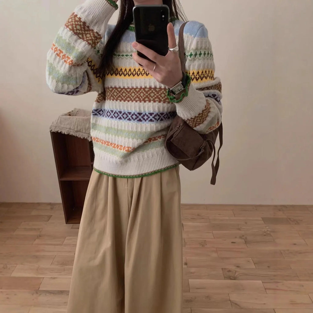 Women's loose jacquard knitted sweater in free size with splicing detail, shown as long sleeve or vest option