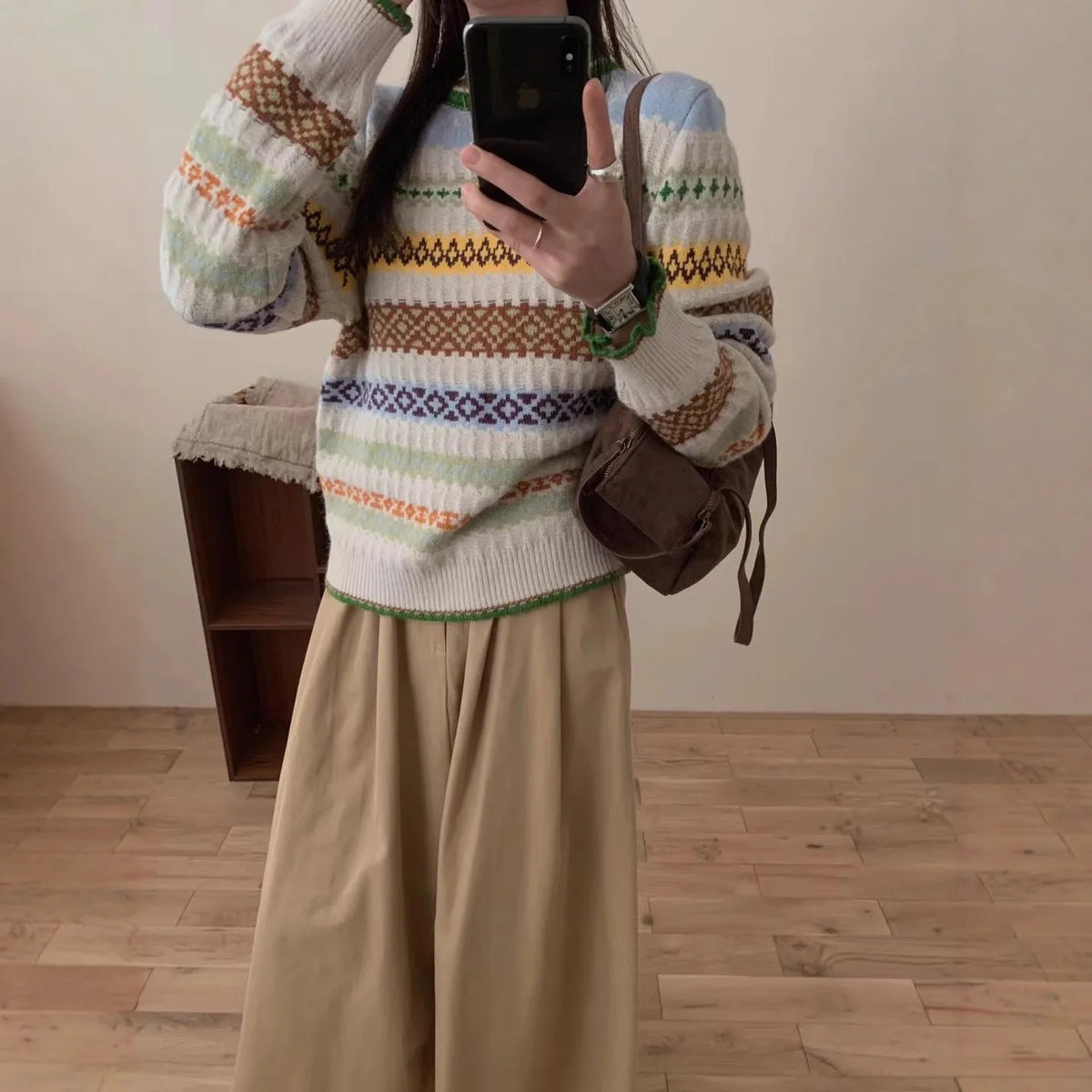 Women's loose jacquard knitted sweater in free size with splicing detail, shown as long sleeve or vest option