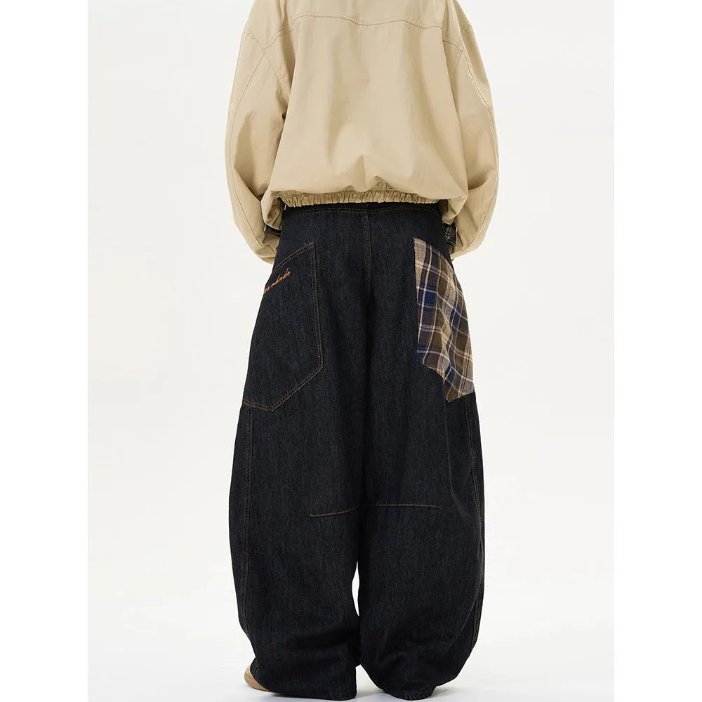 Women's loose-fitting plaid trousers in straight-leg cut with mid waist