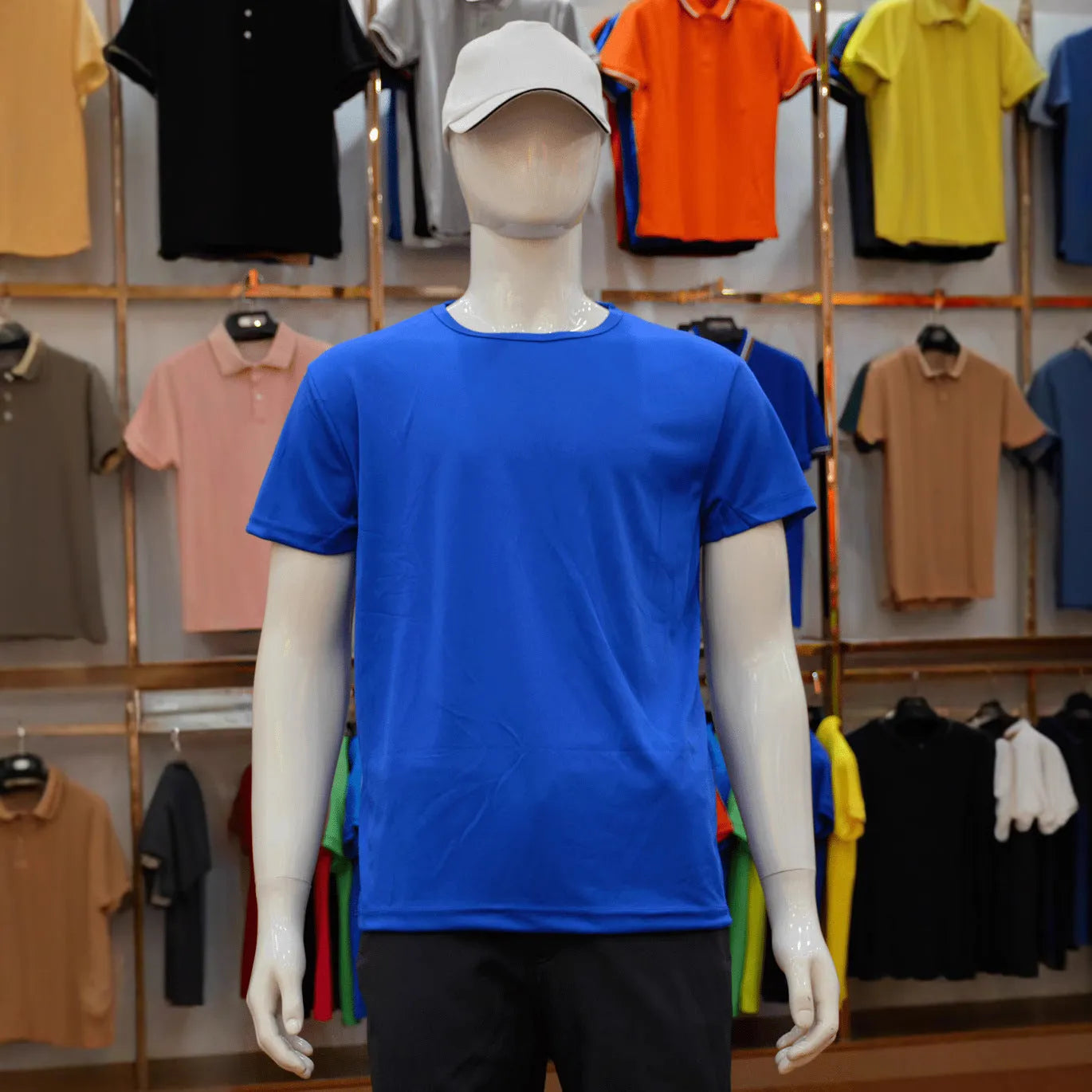 Quick-drying slim fit men's polyester T-shirt in a solid colour on a hanger.