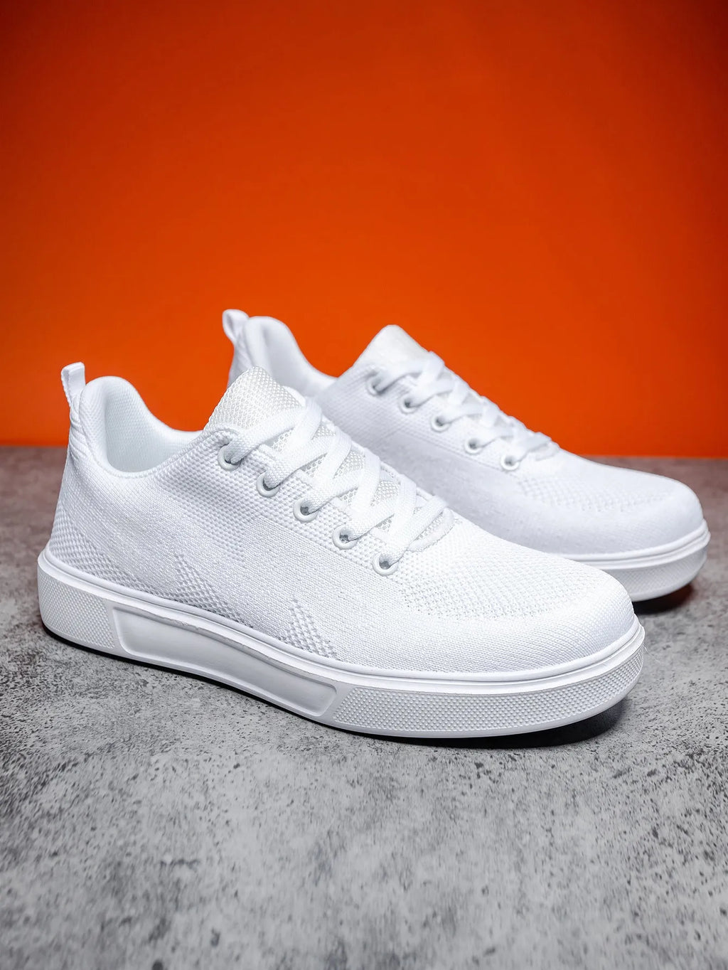 Light white casual board shoes with thick EVA soles and breathable mesh uppers