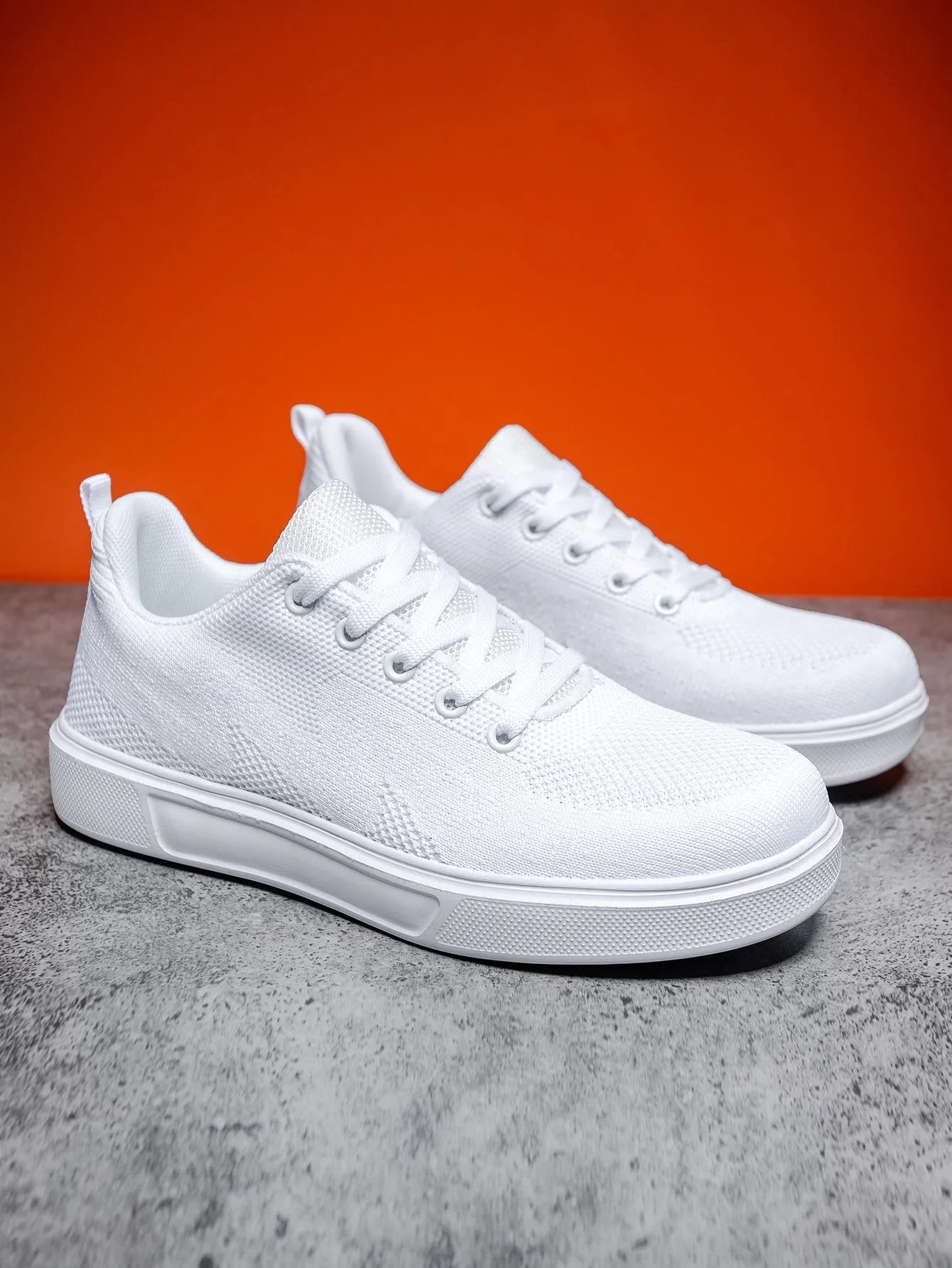 Light white casual board shoes with thick EVA soles and breathable mesh uppers