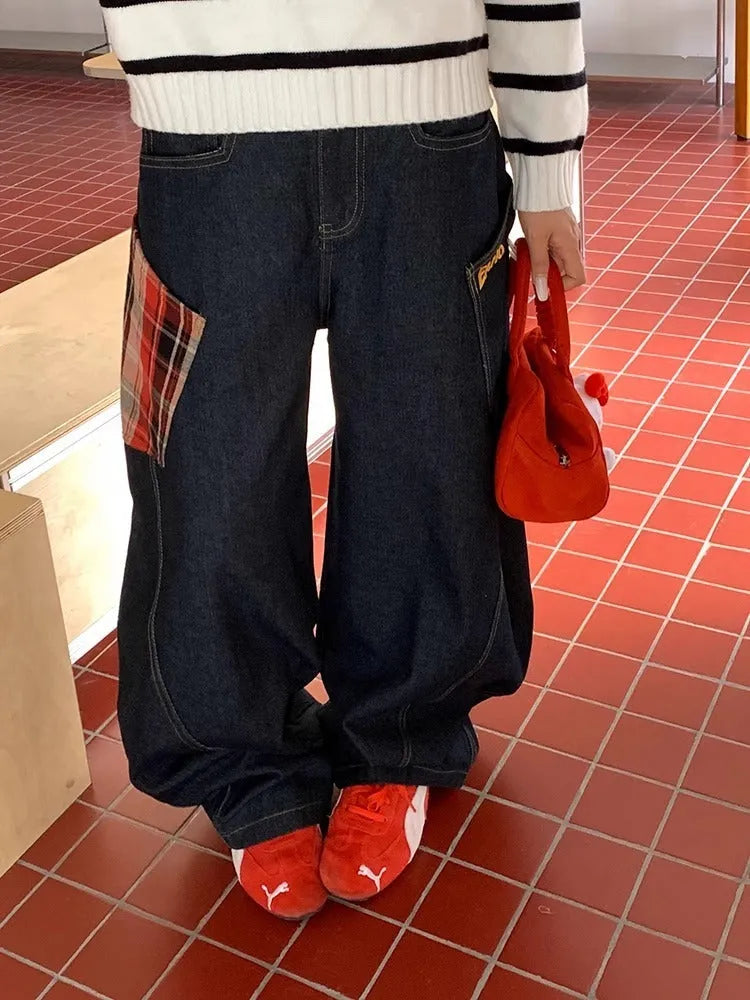 Women's loose-fitting plaid trousers in straight-leg cut with mid waist