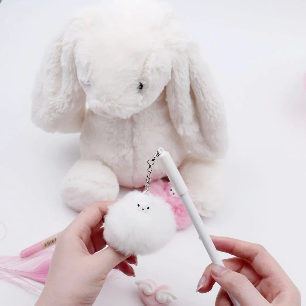 Alpaca hair ball pendant pen with 0.5mm gel tip measuring 17cm in length