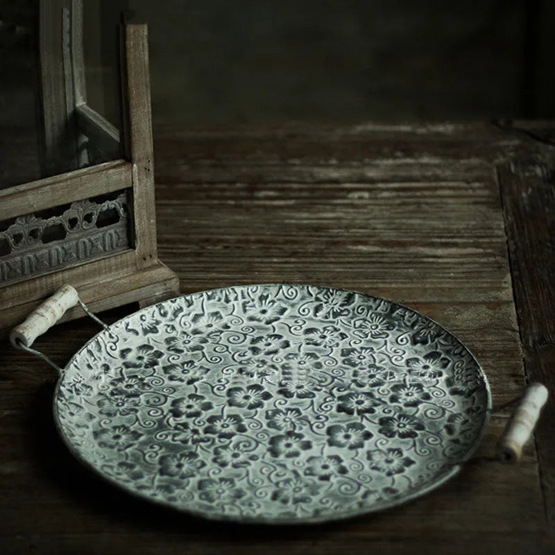 Round wrought iron belt storage tray in European style, shown in two sizes.