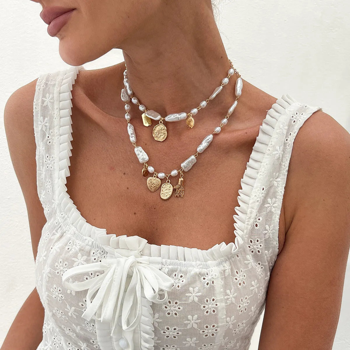 French pearl light luxury clavicle ocean necklace for women, shell element geometric shape, gold colour, adjustable chain 41-50cm