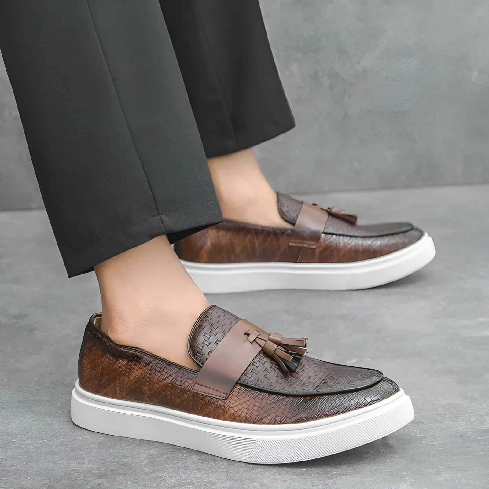 Men's black plus size casual leather shoes with fringed detail and round toe