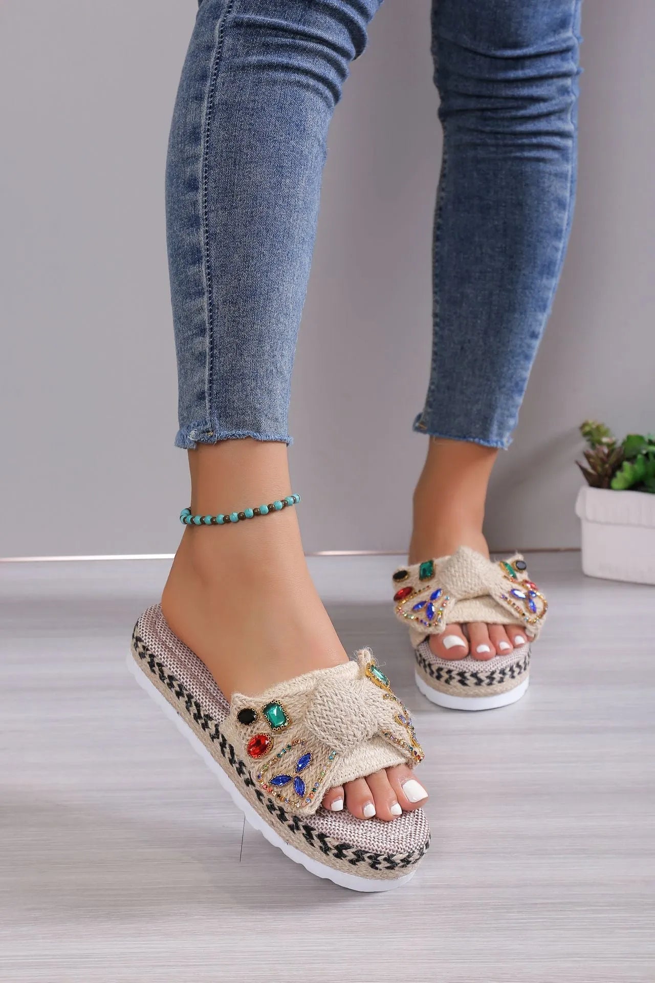 Creamy-white women's platform sandals with beach bow decoration and cloth construction