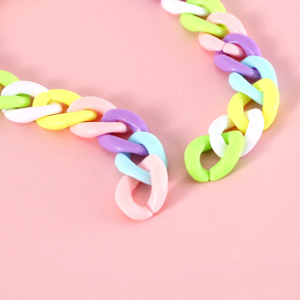 Plastic pet collar in macaron candy colours showing S and M sizes for cats, dogs, and rabbits