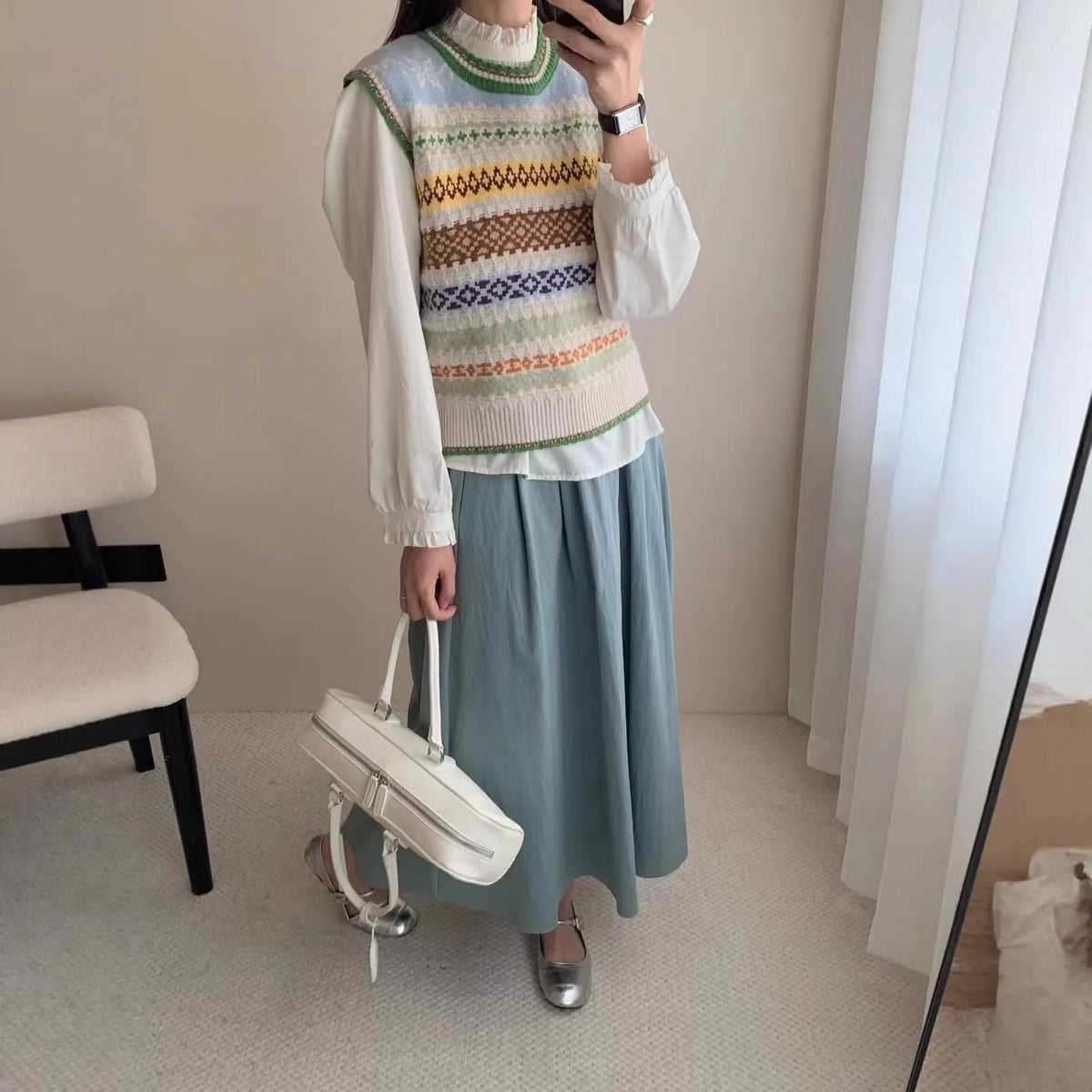 Women's loose jacquard knitted sweater in free size with splicing detail, shown as long sleeve or vest option