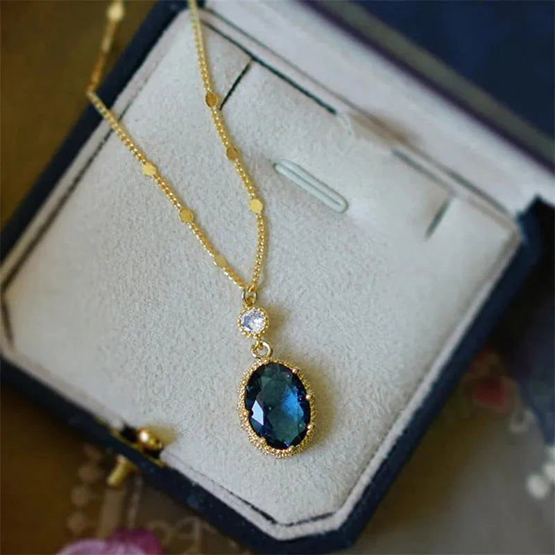 Geometric gold electroplated copper retro necklace on a 46 cm chain.