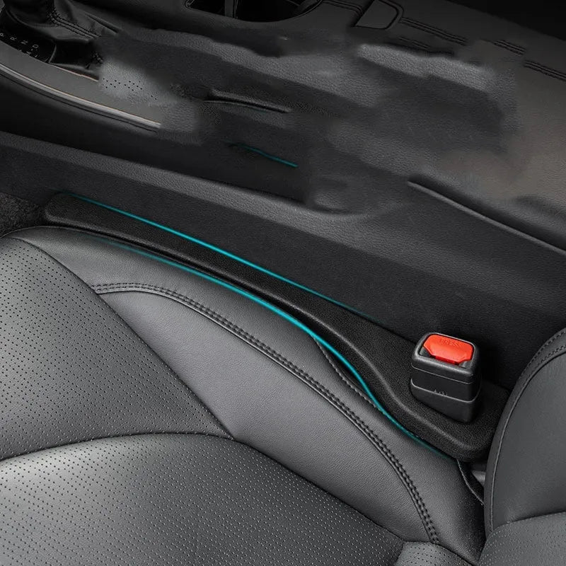 Car seat gap sealing strip in polyresin with handle for leak-proof interior protection