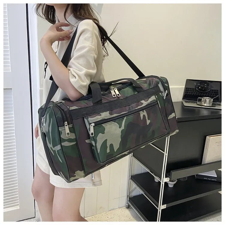 Camouflage waterproof luggage bag with 20L capacity and stripe pattern lining