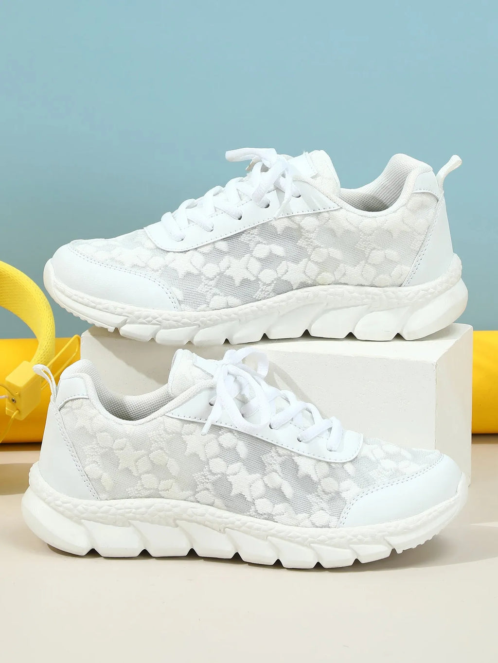 Breathable lightweight white women's casual sports shoes low top mid heel MD sole round toe lace-up