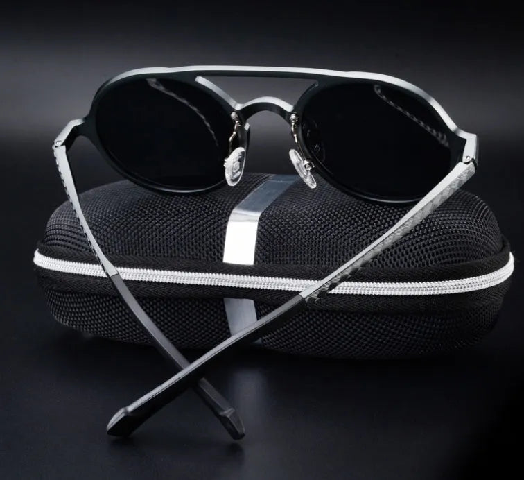 Men's polarised sunglasses with aluminium magnesium vintage round frame in black with grey lenses