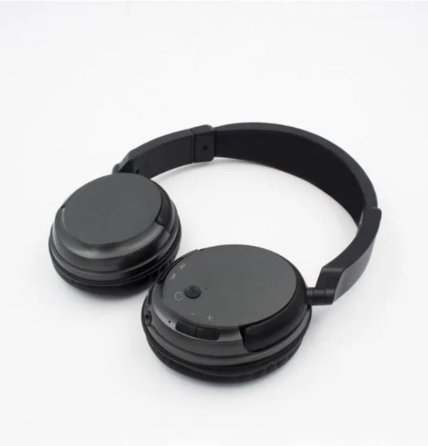 Black stereo wireless headphones with USB FM transmitter showing 30-metre range capability