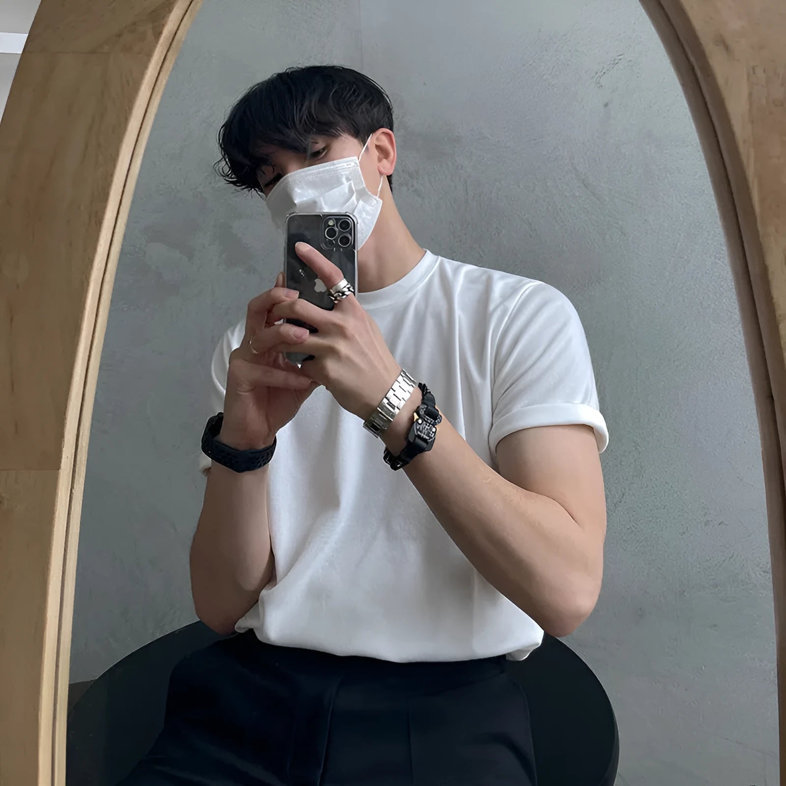 Men's cotton slim fit t-shirt in white and black solid colours with half sleeves