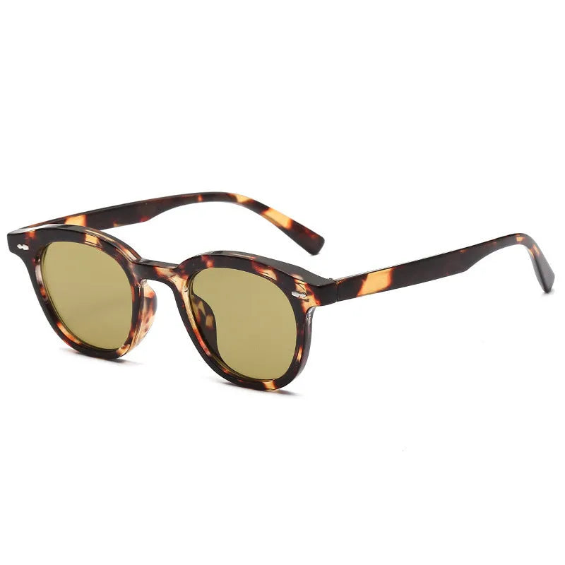 Round retro sunglasses with a metal hinge, shown in black frame with gradient tea lens option.