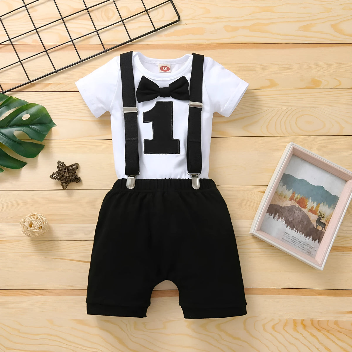 Men's white striped cotton blouse and pants set with removable hood and short sleeves.