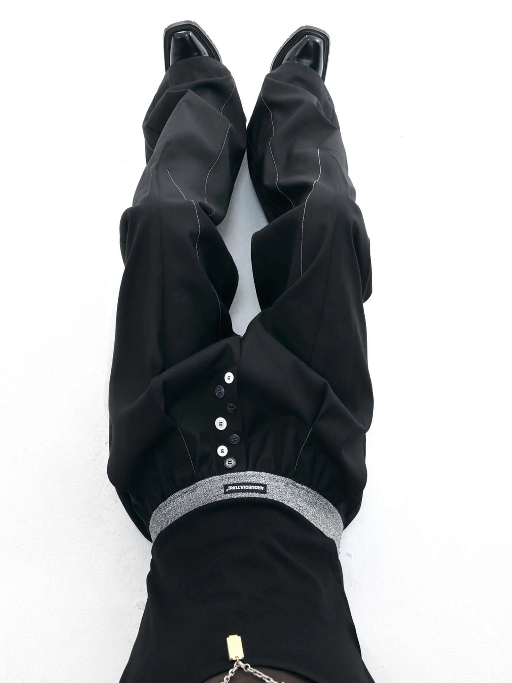 High waist straight-leg suit trousers with button open line design in black or grey colour