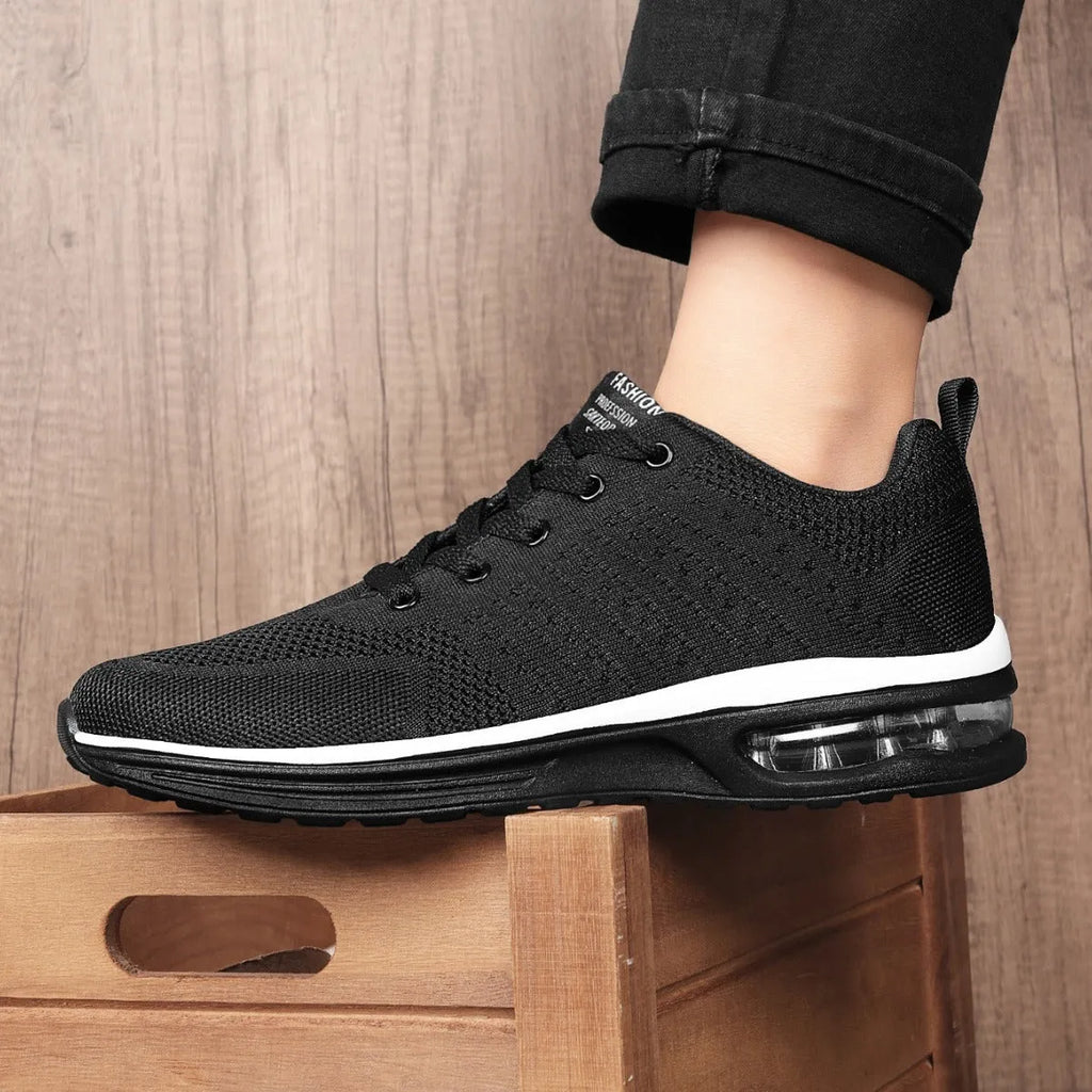 Casual Flyknit breathable running shoes in multiple colours with mesh upper and round toe