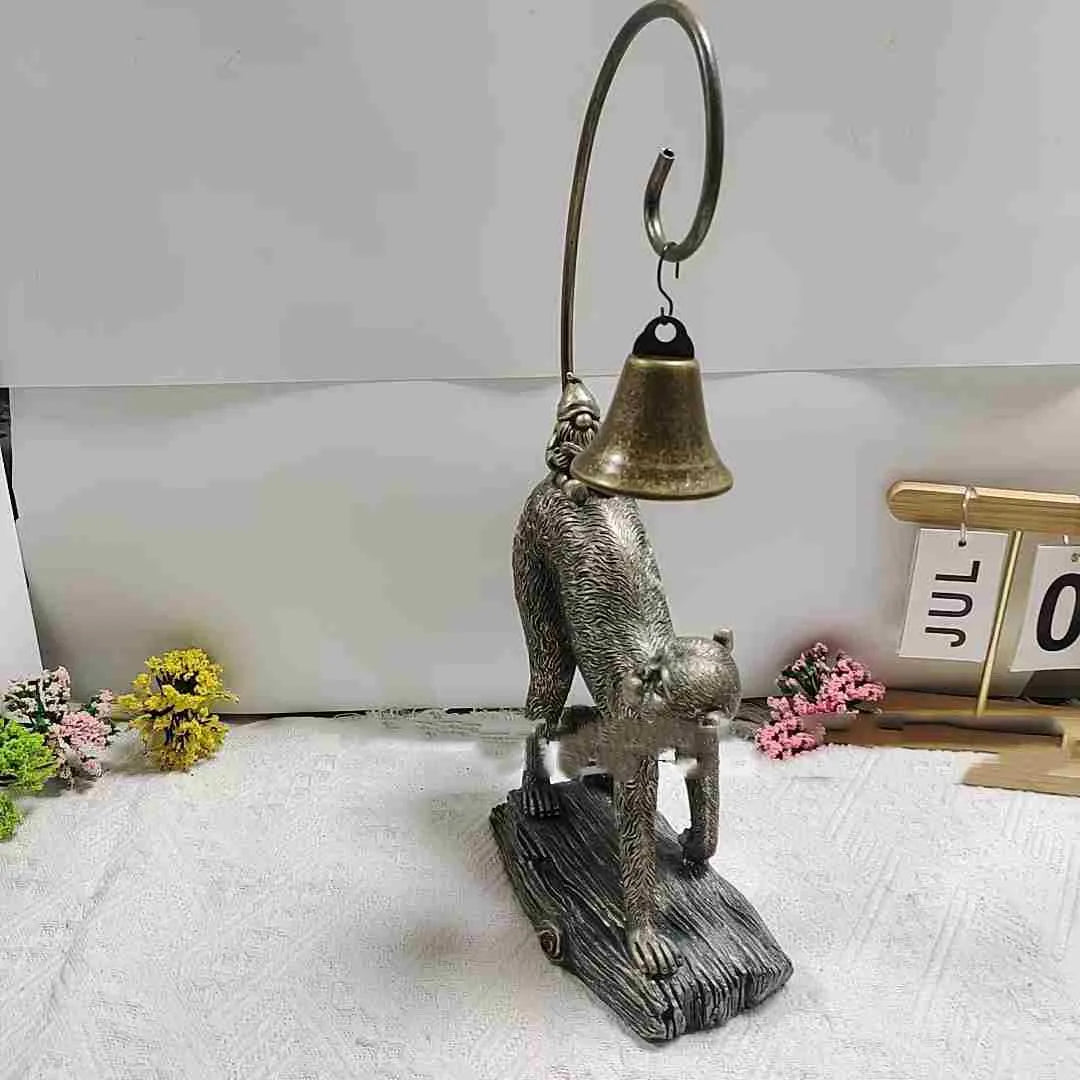 Resin cat solar garden lamp in bronze colour for courtyard and garden decoration