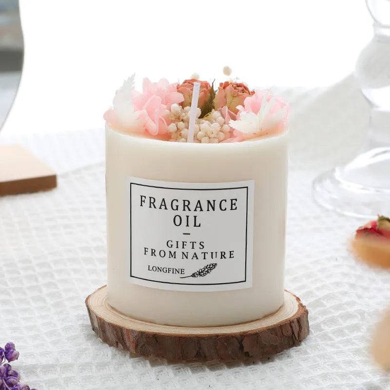 Dried flower decorative aromatherapy candle in gift box with wooden chip base.