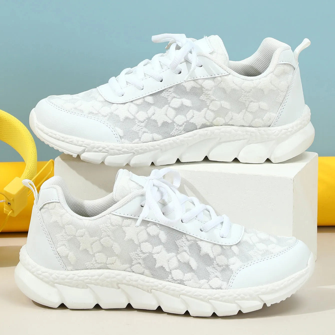 Breathable lightweight white women's casual sports shoes low top mid heel MD sole round toe lace-up