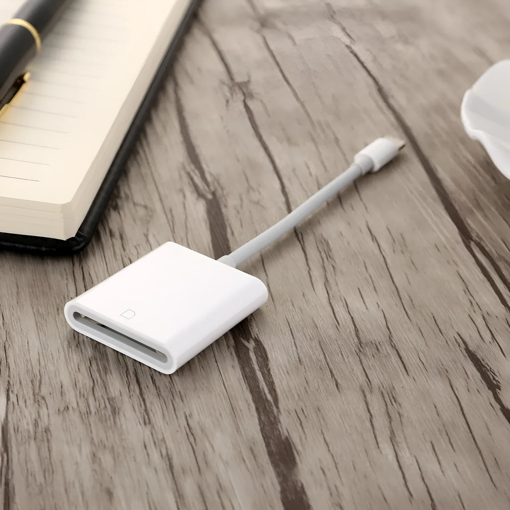 USB 2.0 SD card reader with 10cm cable in black, made of TPE and ABS materials